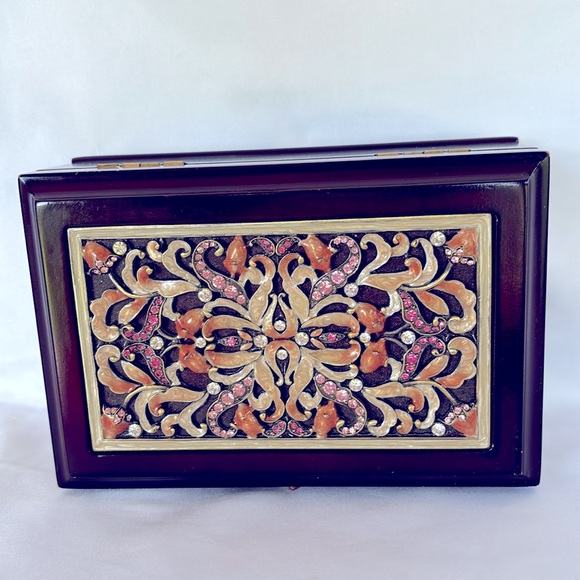 SAN FRANCISCO MUSIC BOX Other - LIKE NEW ❤️ STUNNING STONES EMBROIDERY LID TIMELESS CLASS CHARM WOODEN MUSIC BOX